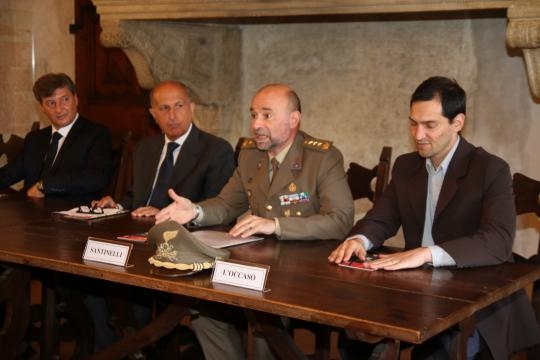 Il Col. Baldo Paolo SANTINELLI, durante la conferenza di presentazione della mostra.