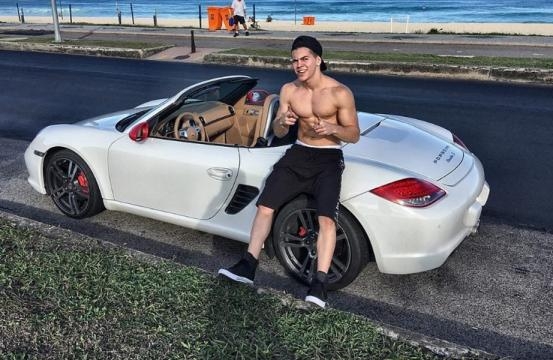 Biel se envolve em acidente de carro e é acusado de omissão de socorro