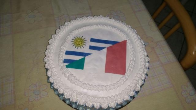La torta in onore di 'Uruguay e Italia'