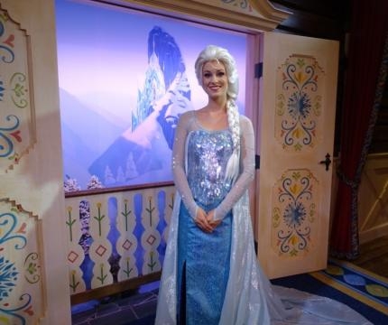 Elsa and Anna meet guests at their new Sommerhus in Epcot. (Photo by Barb Nefer)