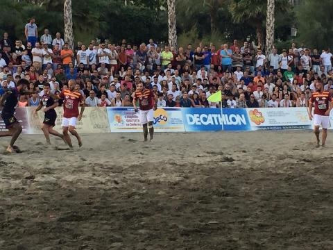 Una fase della finalissima tra Cooperativa S. Matteo e Avino Infissi