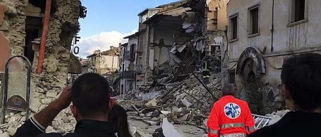 Gravissimi danni ad Amatrice, in provincia di Rieti (ph. AP)
