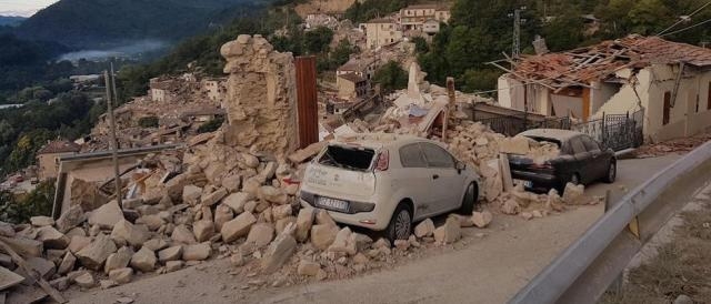 Pescara del Tronto (Ascoli Piceno) devastata dal terremoto (ph. ANSA)