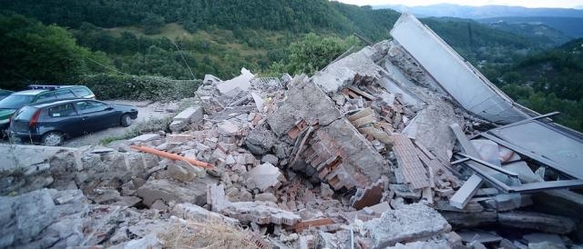 Un'altra immagine di Amatrice, tra i centri che hanno riportato più danni (ph. AFP)