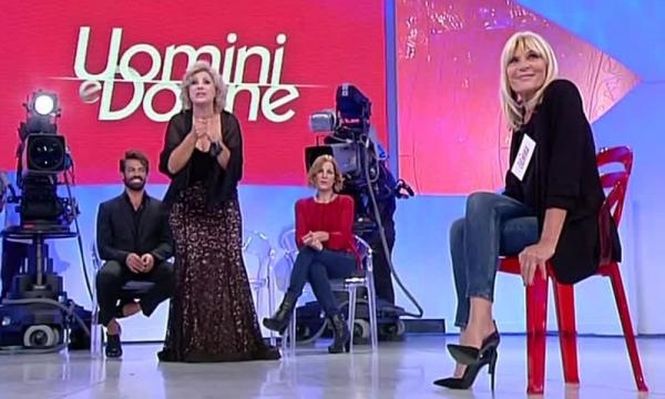 Perché Tina Cipollari è irriverente a Uomini e Donne contro Gemma Galgani?