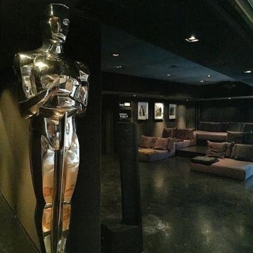 La sala cinema all'interno dell'Eremita