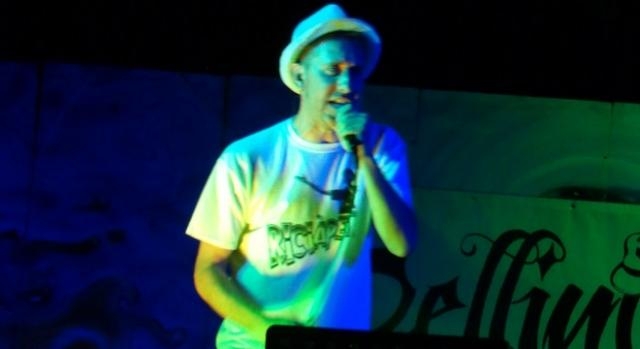 Dellino Farmer durante la performance.