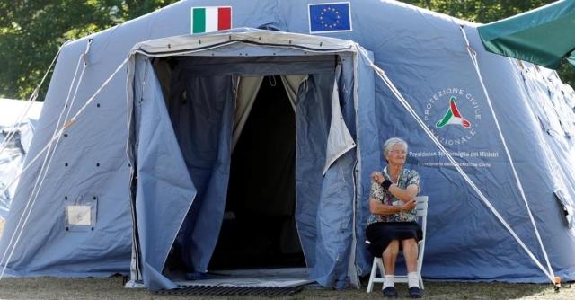 Chi ha perso la casa nel terremoto ora dorme sotto una tenda