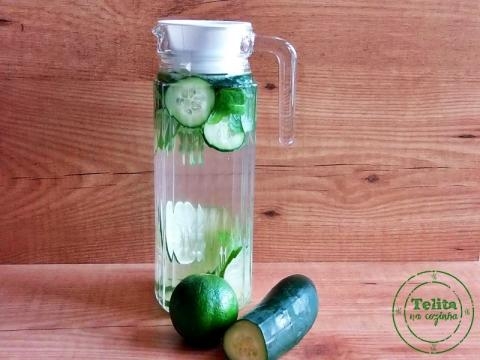 Água Aromatizada com Ananás e Hortelã • Digestiva - receitasnarede.com