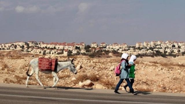 Israel aprueba otras 300 viviendas en asentamientos en los ... - democracynow.org