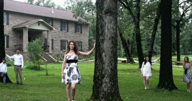 Mamma single costruisce casa grazie alle video guide di Youtube