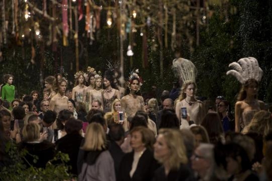 Le premier défilé Dior par Maria Grazia Chiuri