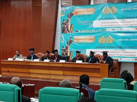 Colloque constitué de Savants universitaires dans le pannel (c) CERDOTOLA