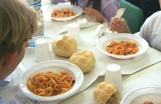 mensa scolastica, pasta per i bambini