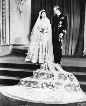 Queen Elizabeth II and Prince Philip wedding at the Westminster Abbey, 20 November 1947 (via - BBC.co.uk)