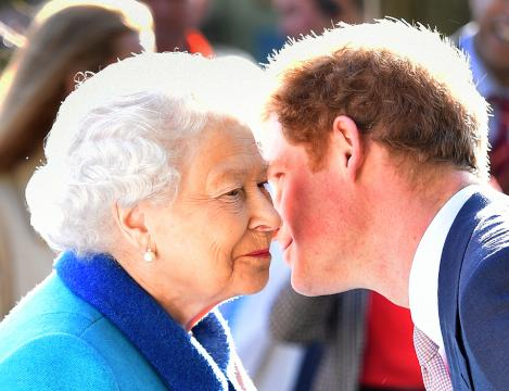 La regina Elisabetta e il nipote Harry