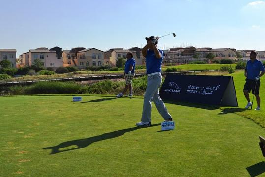 Golfing in Dubai (Image credit – Jaguar MENA, Wikimedia Commons)