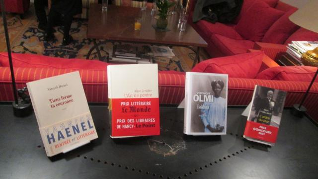 Con las otras obras finalistas