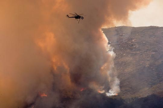 Helicopters fight forest fire near the Mexican border (Image credit - Andrea Booher, Wikimedia Commons)