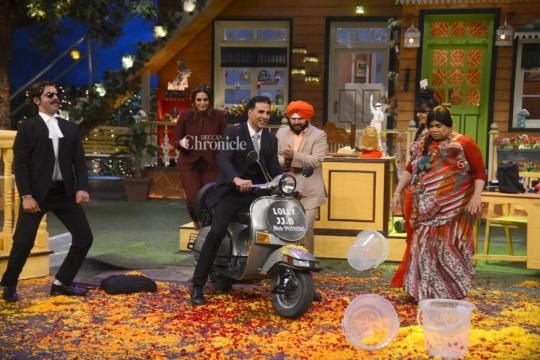 Akshay hilariously reprises his Jolly LLB 2 lawyer act on Kapil ... - deccanchronicle.com