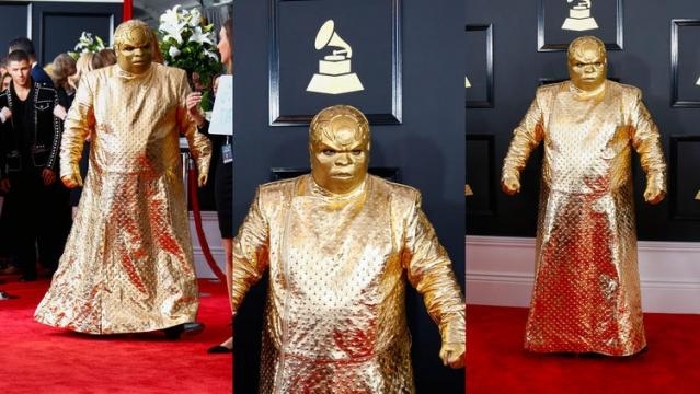 Cee Lo Green e la sua grottesca maschera d'oro