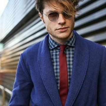 La vaga somiglianza tra il nuovo tronista è Brad Pitt