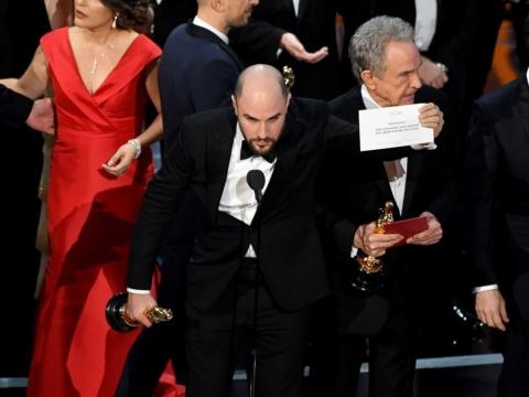Oscars 2017: Celebrities react to 'Moonlight' winning best picture ... - go.com