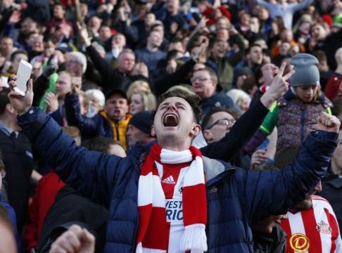 Fans of Premier League clubs like Sunderland are used to battles to survive (Source: ienews.co.uk)