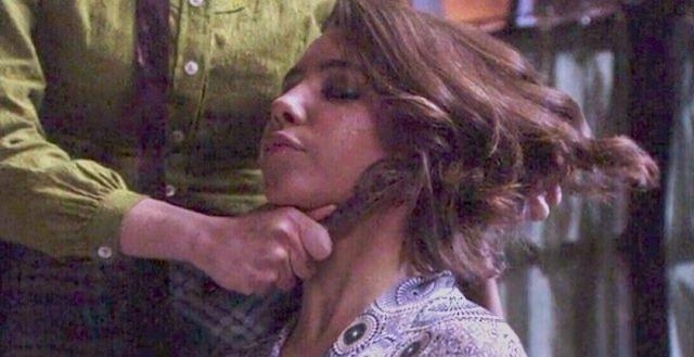 Rafaela sequestra Emilia nella locanda e tenta di ucciderla