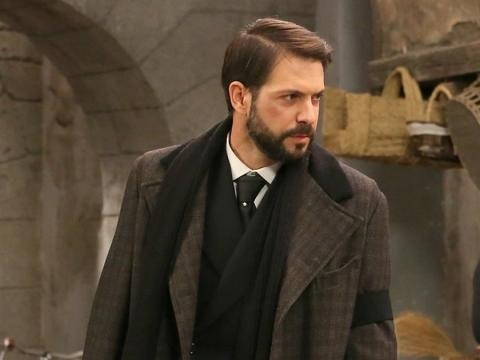 Severo Santacruz litiga, sempre più spesso, con Carmelo per le strade di Puente Viejo