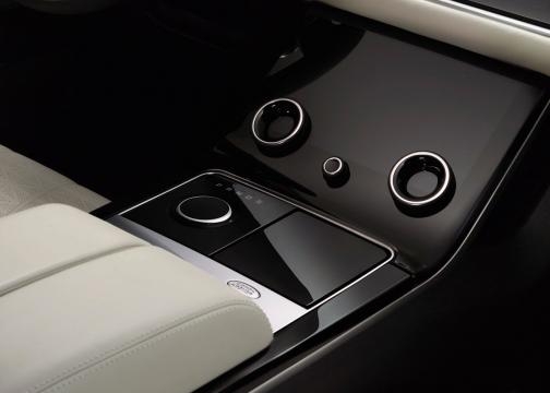 Il particolare del secondo display da 10 pollici.