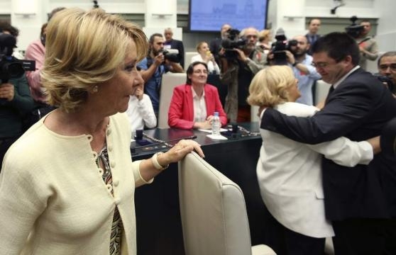 Manuela Carmena ya es alcaldesa de Madrid y pone fin a 24 años de ... - 20minutos.es