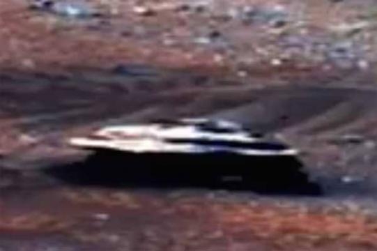 Fig. 1 Oggetto in sospensione dall'apparenza metallica (nasa 2015)