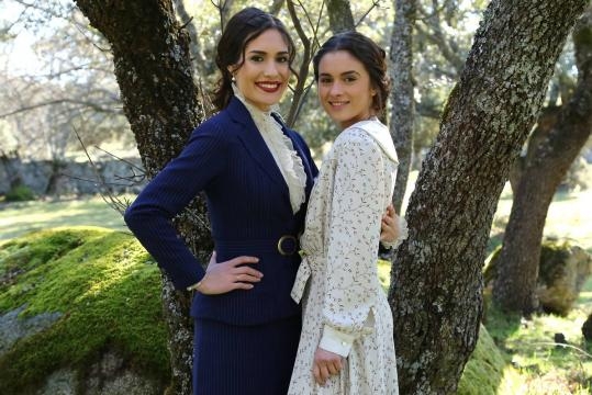 Beatris Dos Casas con l'amata matrigna Camila