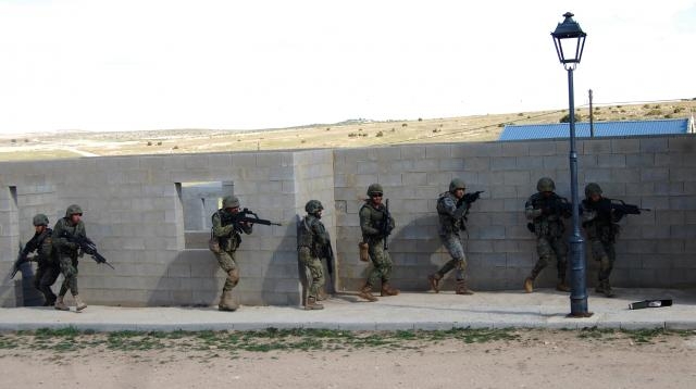 Con el IED desactivado en el suelo continua el avance paso a paso.