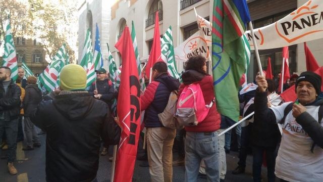 La protesta dei dipendenti dell'ex Gruppo Novelli.