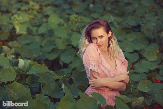Miley Cyrus in uno scatto per billboard - billboard.com