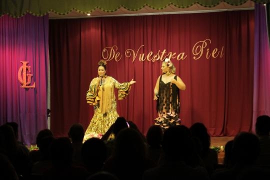 Eva Maria Hierro cantando junto a Lidia Gómez