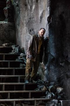 Mayor Eustachio de Saint-Pierre (Adrian Timpau), confronts certain death. Photo: Karli Cadel/The Glimmerglass Festival, used with permission.