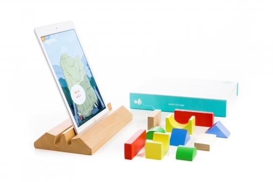 Everything seen here--except for the tablet--comes with the starter set. / Photo via Hugo Ribeiro, used with permission.