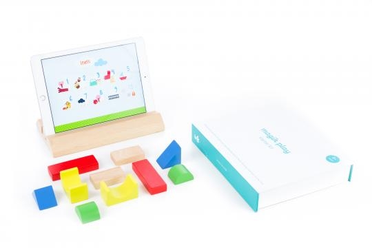 The starter set comes with ten colorful blocks. / Photo via Hugo Ribeiro, used with permission.