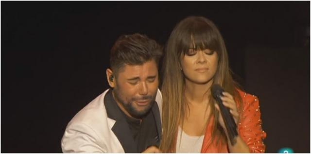 Miguel Poveda canta «Hielo abrasador» de Quevedo junto a la malagueña Vanesa Martín