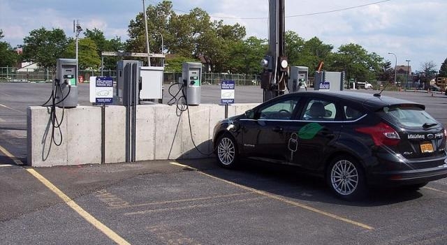 Electric car charging station in Buffalo New York (Image -wikimediacommons)