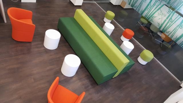 Gioco di colori per una visione della sala meeting