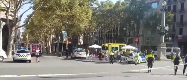 L'intervento delle forze dell'ordine e dei mezzi di soccorso