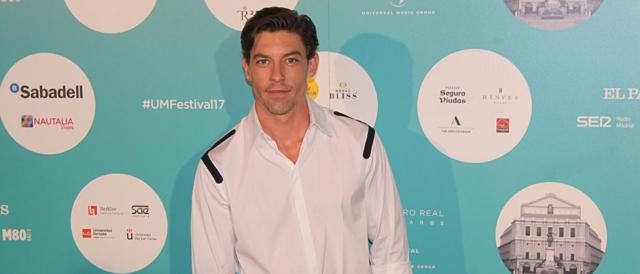 El actor Adrián Lastra en el concierto de Luis Fonsi en Madrid