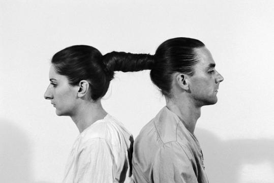 Art Wiki : MarinaAbramoviculay - artwiki.fr
