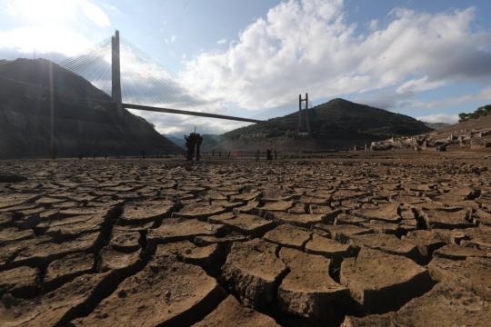 Fotos: El pantano Barrios de Luna se queda vacío | España | EL PAÍS - elpais.com
