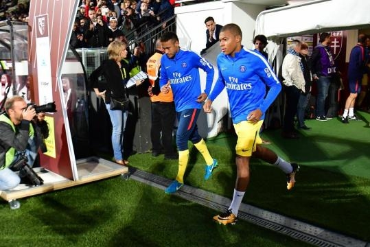 Foot PSG - PSG : Pierre Ménès annonce un duo Neymar-Mbappé d'enfer ... - foot01.com