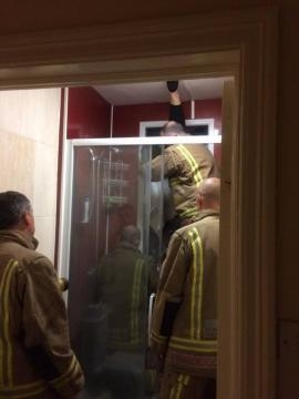 A situação só foi resolvida com a chegada dos bombeiros (Crédito: Liam Smyth)